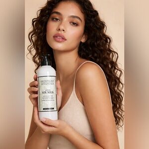 Archipelago Botanicals Soy Milk Moisturizer - White and Black